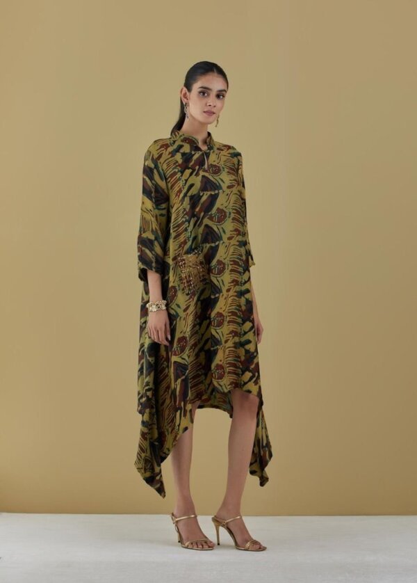 Dry Heena Green Tunic With Embroidered Pocket - Image 3